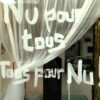 photo de la vitrine de l'exposition Nu pour tous tous pour nu