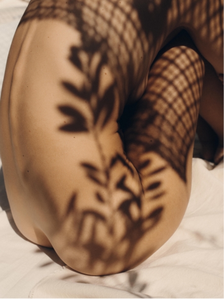 photo de Charlotte Lapalus femme nue de dos 
