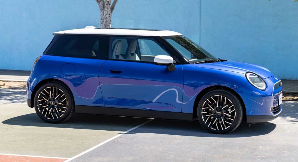 Nouvelle Mini électrique 2023 bleue