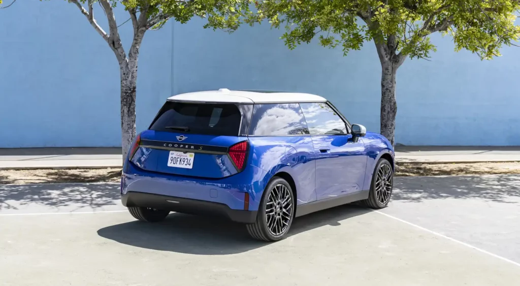 Nouvelle Mini électrique bleue