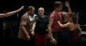 Plusieurs hommes qui dansent photo du film Last dance