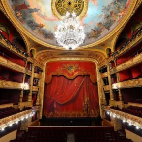 Retour du théâtre à l'opéra comédie