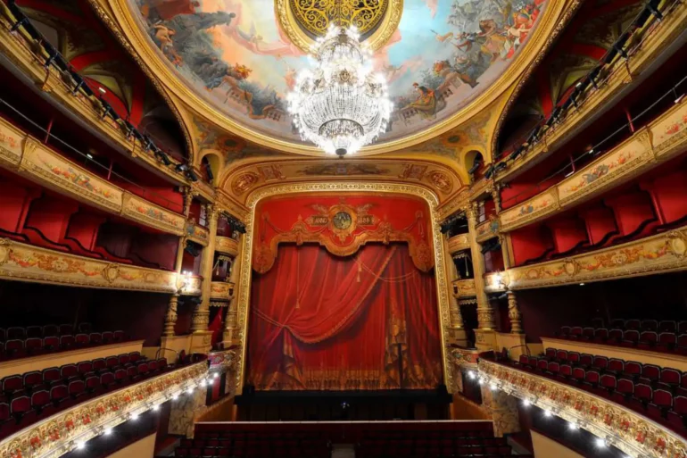 Retour du théâtre à l'opéra comédie