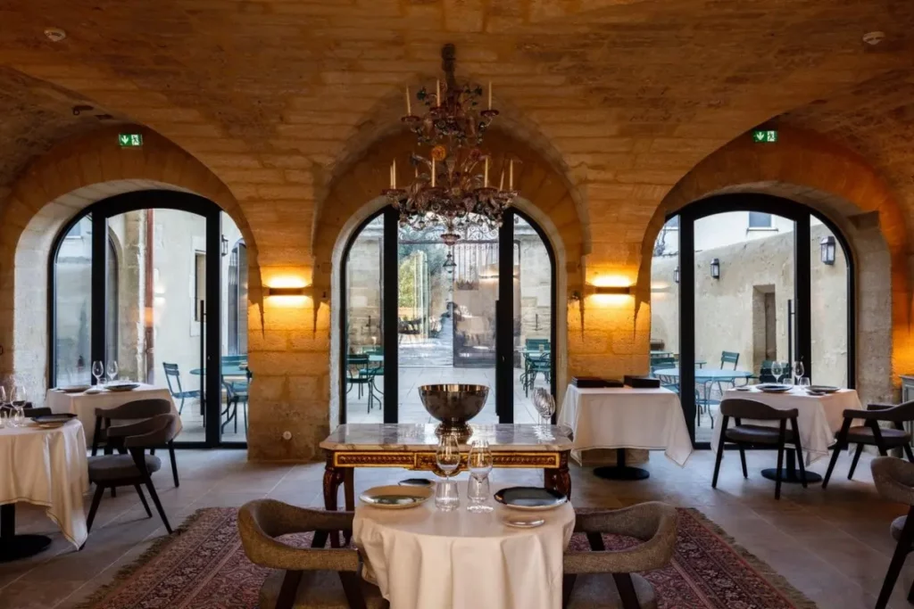vue du restaurant du château de Collias