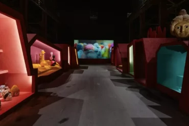art-contemporain-a-arles-wael-shawky-explore-la-memoire-et-les-mythes-dans-une-installation-immersive