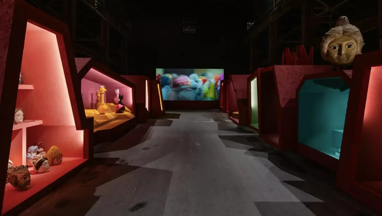 art-contemporain-a-arles-wael-shawky-explore-la-memoire-et-les-mythes-dans-une-installation-immersive