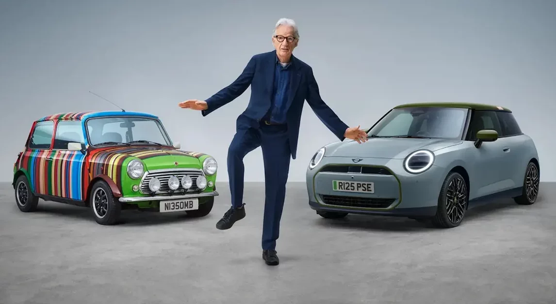 Paul Smith aux côtés de la nouvelle MINI Édition Paul Smith, une voiture au design britannique élégant et moderne