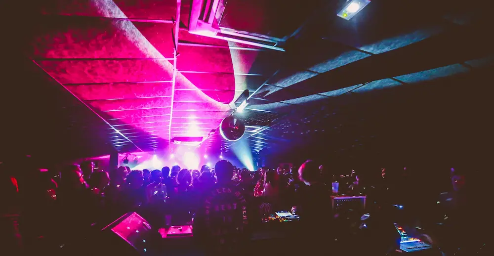 bazr-festival-soirée-dj-boule-a-facettes