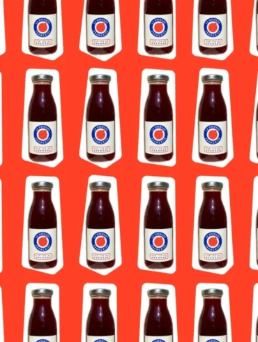 Bouteille de jus rouge La Grenade Française, élaborée à Nîmes à partir de grenades bio