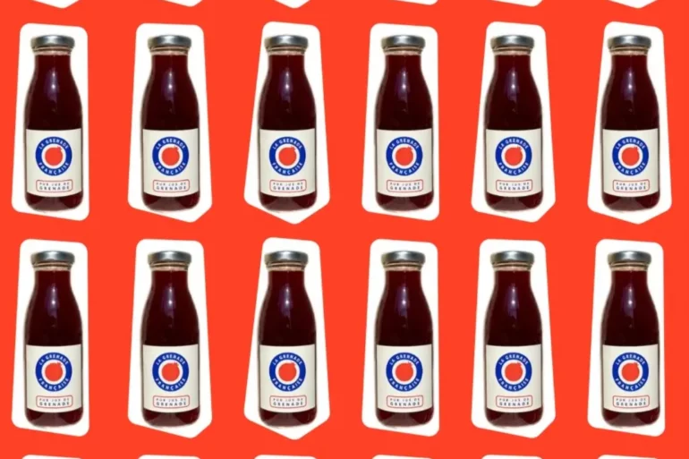 Bouteille de jus rouge La Grenade Française, élaborée à Nîmes à partir de grenades bio