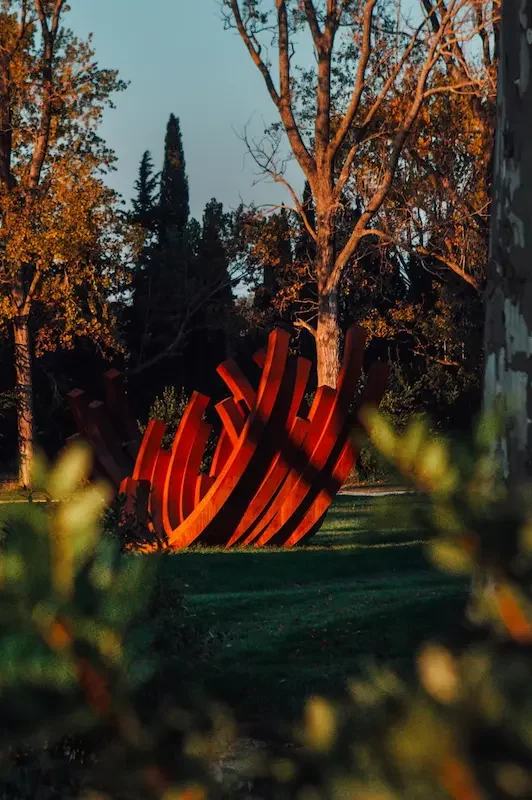 domaine-depanery-sculpture-bernar-venet