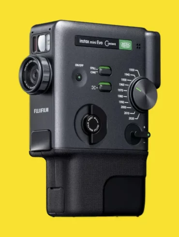 Fujifilm Instax Mini Evo Cinema au design inspiré des caméras Super 8, appareil photo instantané hybride capable de filmer des vidéos